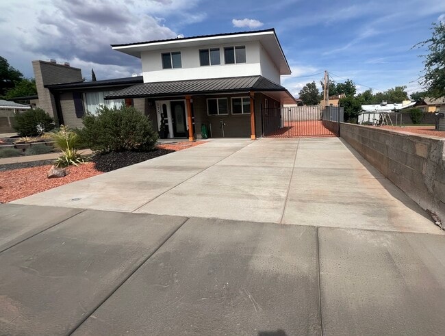 Building Photo - 175 S 400 E