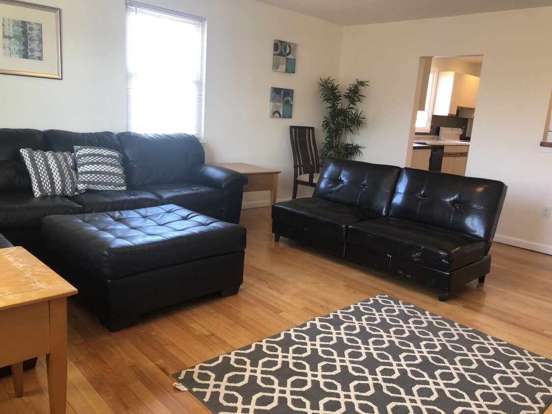 4 Maple Ave, Brookhaven, PA 19015 Condo for Rent in Brookhaven, PA