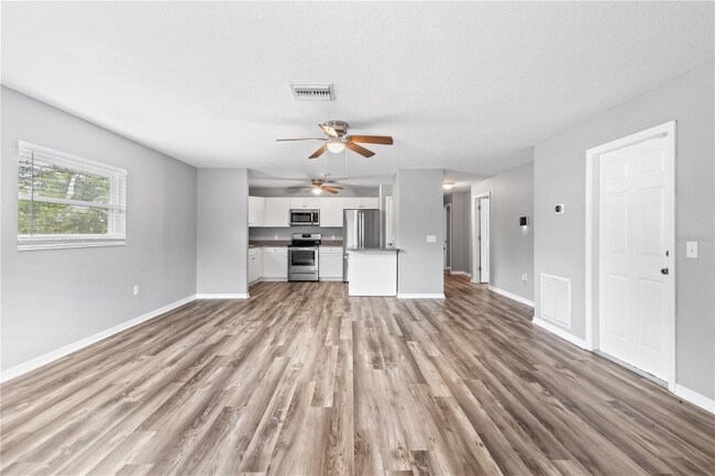 Building Photo - 1925 34th Ave E