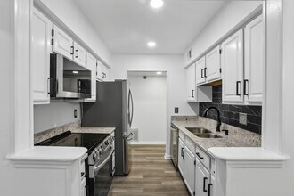 Building Photo - 1612 Huntingdon Chase