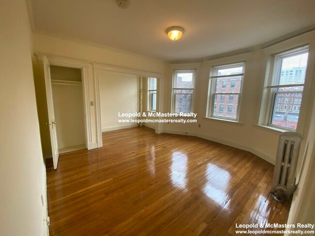 Building Photo - 111 Park Dr