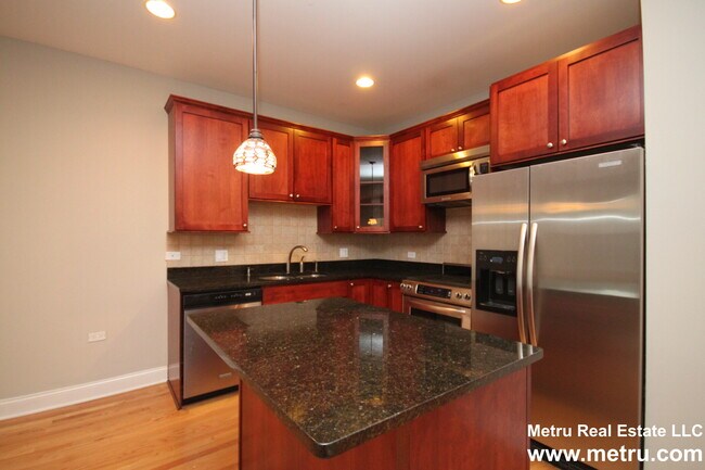 Foto del edificio - 1330 W Argyle St