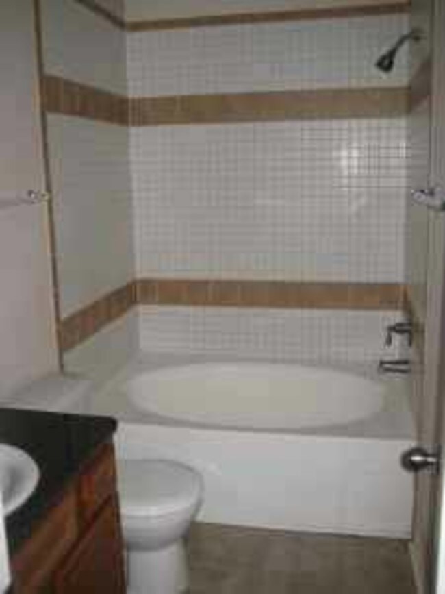 Foto del edificio - 1307 Foxwood Pl