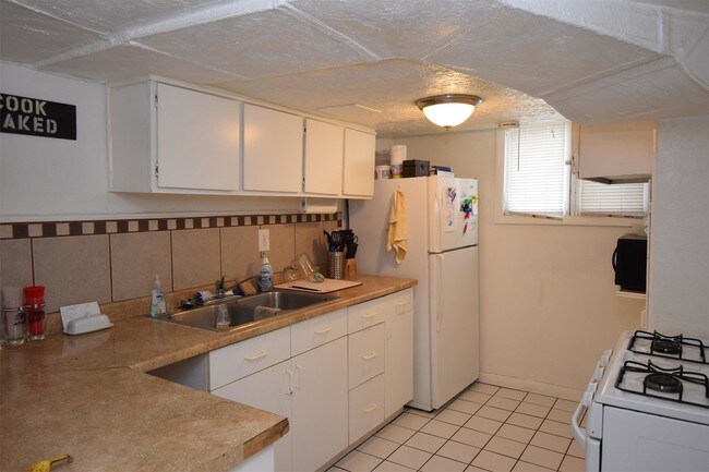 Building Photo - 653 E 800 N