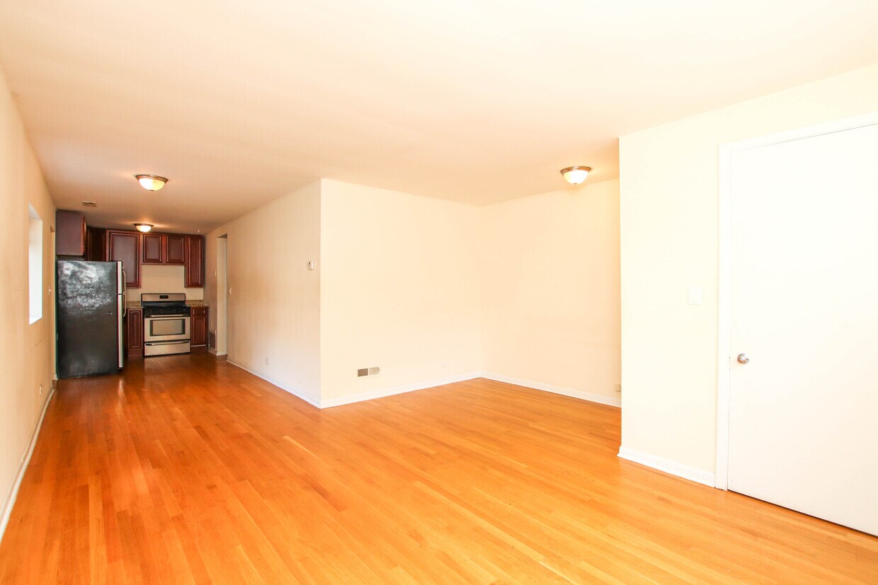 2042 W Erie St Unit 1F, Chicago, IL 60612 2042 W Erie St Chicago, IL