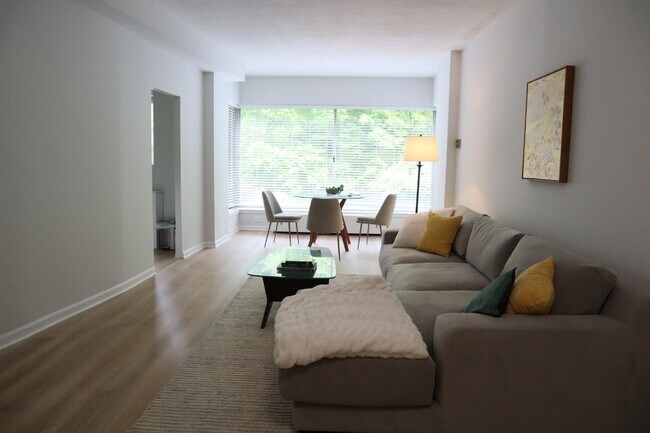 Foto del edificio - 4455 Douglas Ave