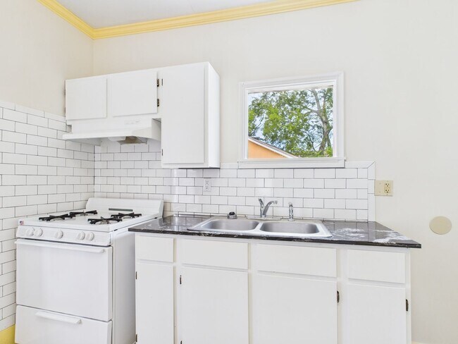 Foto del edificio - 2 Bedroom, 1 Bathroom Home Near UL!