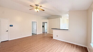 Building Photo - 15821 Ridgecroft Rd