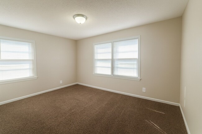 Building Photo - Charming 2 Bedroom 1 Bath Bungalow for Ren...