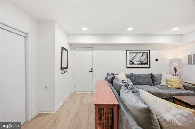 Foto del edificio - 55 Skyhill Rd