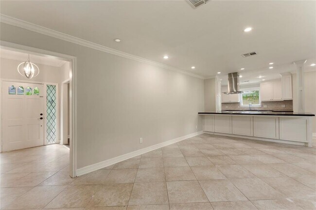 Foto del edificio - 402 Forest Lake Dr