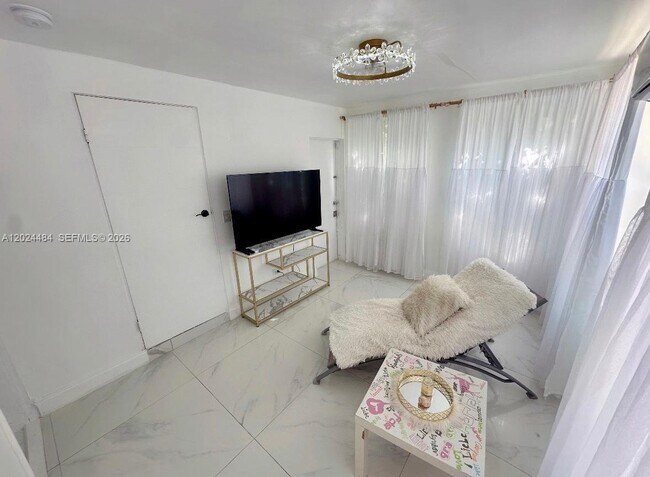 Foto del edificio - 950 NE 127th St