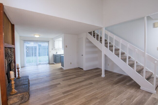 Photo - Updated 3 bedroom 1.5 bathroom duplex! House