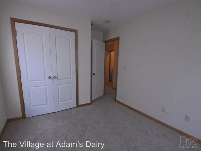 Building Photo - 323 NE Adams Dairy Pkwy