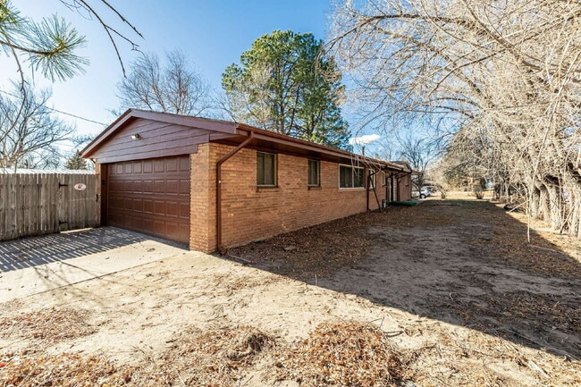 Foto del edificio - Great 3 Bed 3 Bath Hilltop Home for rent.