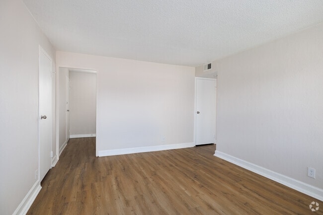 1BR, 1BA - 560SF - Dining Room - Brickline Apartments