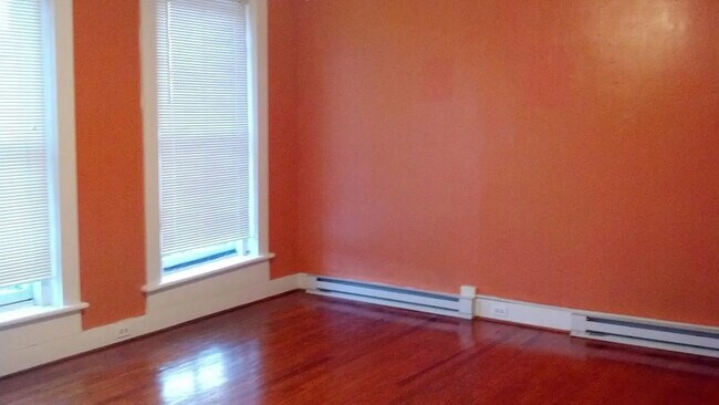 Foto del edificio - 105-4 E Main St