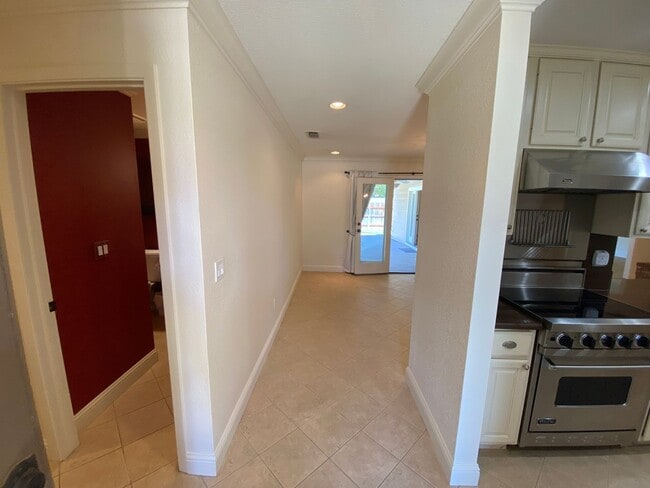 Building Photo - Beautiful Home with a Pool