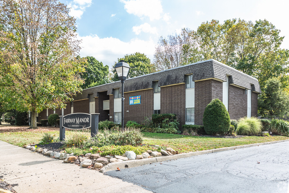 Foto principal - Fairway Tower & Manor Apartments