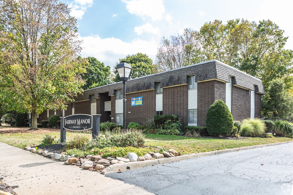Fairway Tower & Manor Apartments – photo 1