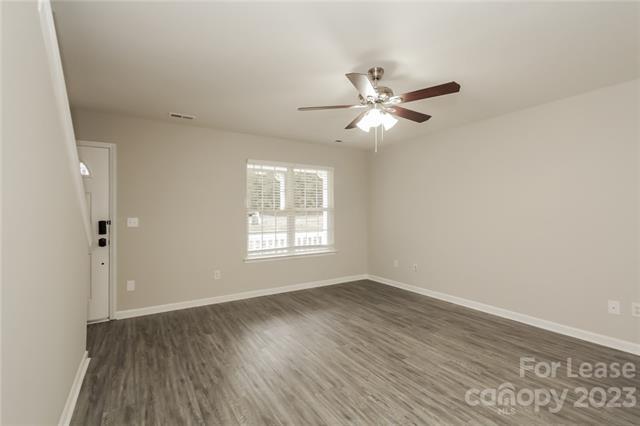 Foto del edificio - 911 Valley Ridge Rd