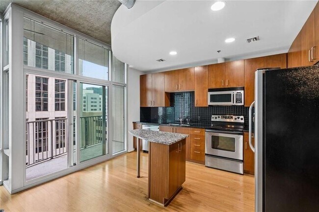 Foto del edificio - 943 Peachtree St NE