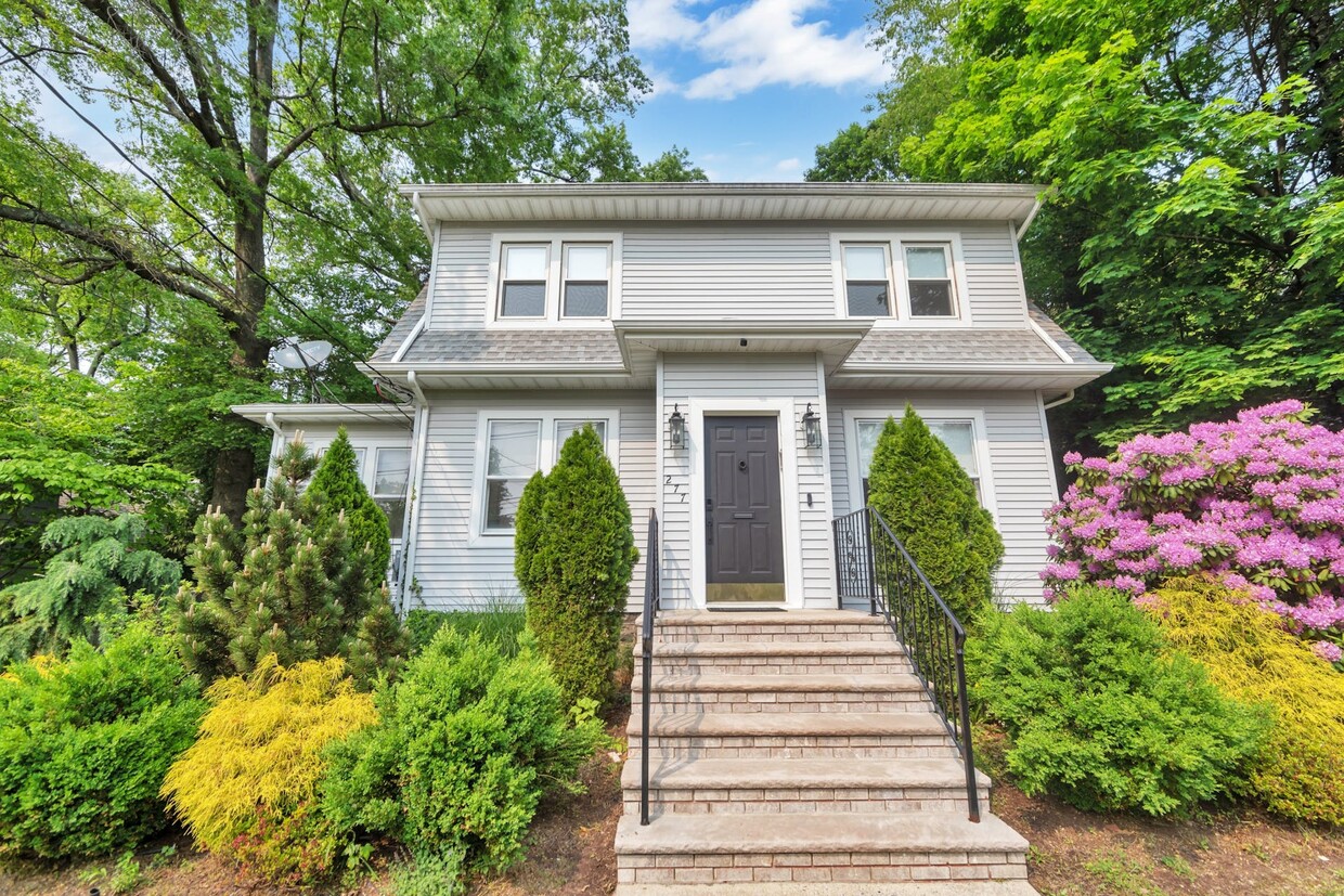 Primary Photo - 277 Van Nostrand Ave