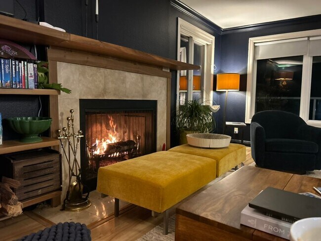 Foto del edificio - Boutique Condo with Stunning Views of Elliot Bay!