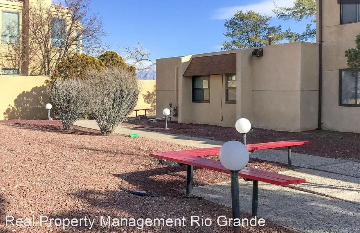 Primary Photo - 2 br, 2 bath House - 602 Lakeview Cir UNIT J