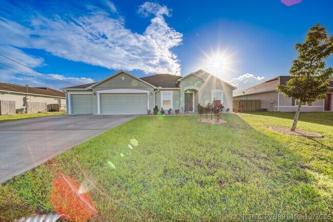 Foto del edificio - 4631 SW Athena Dr
