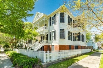 Building Photo - 1702 Sealy Ave