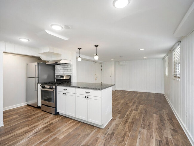 Building Photo - 1612 S 32nd Ave