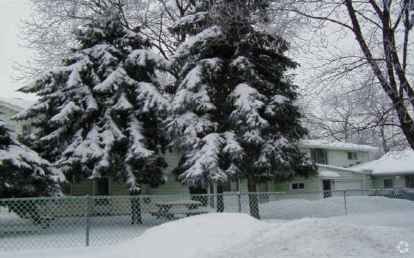 Primary Photo - 301 Barr Elm Ave