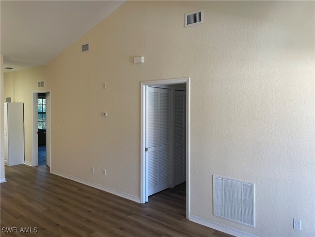 Foto del edificio - 8380 Bernwood Cove Loop