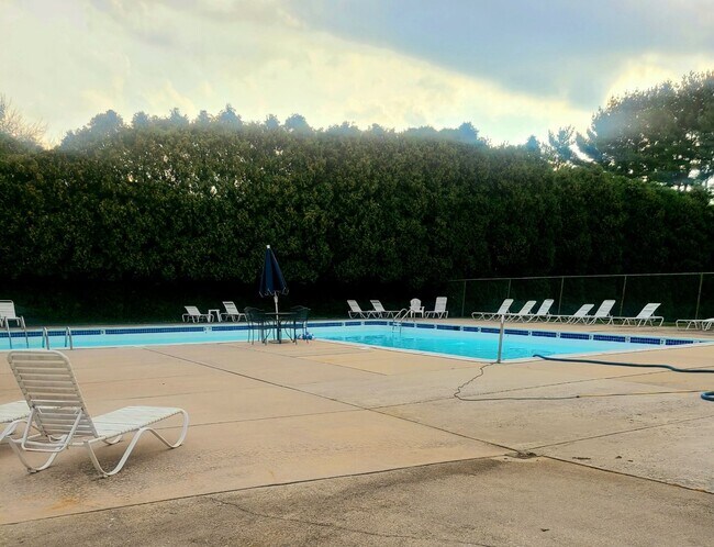 Foto del edificio - 712B Putnam Blvd