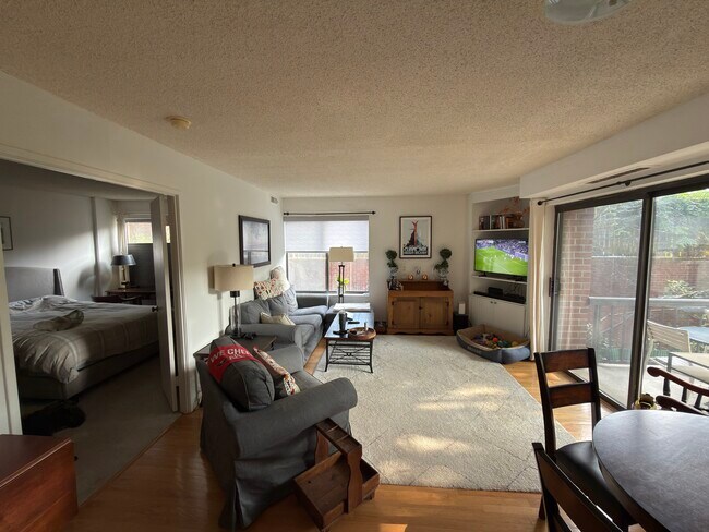 Foto del edificio - 2320 Wisconsin Ave NW