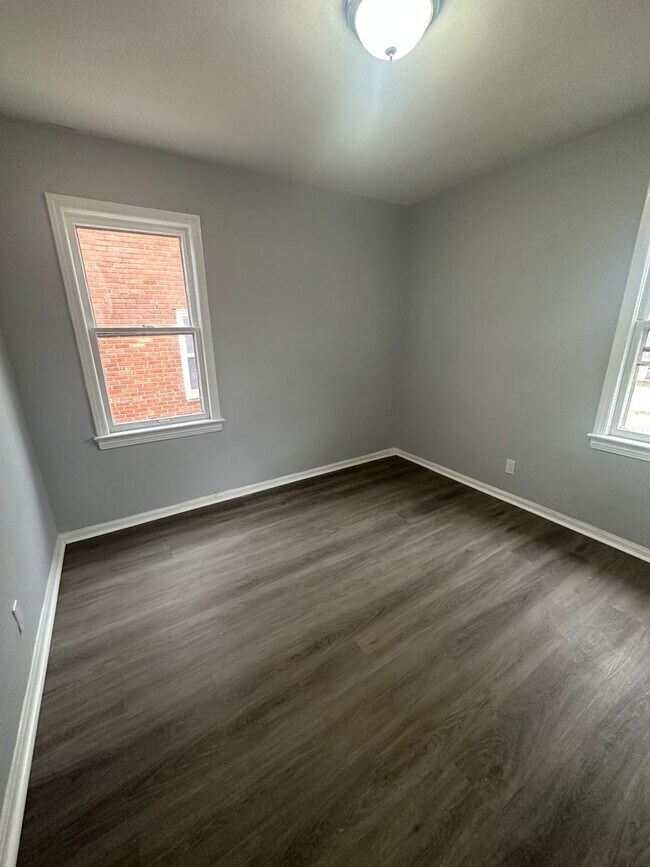 Building Photo - 4bd Single Maple Section 8