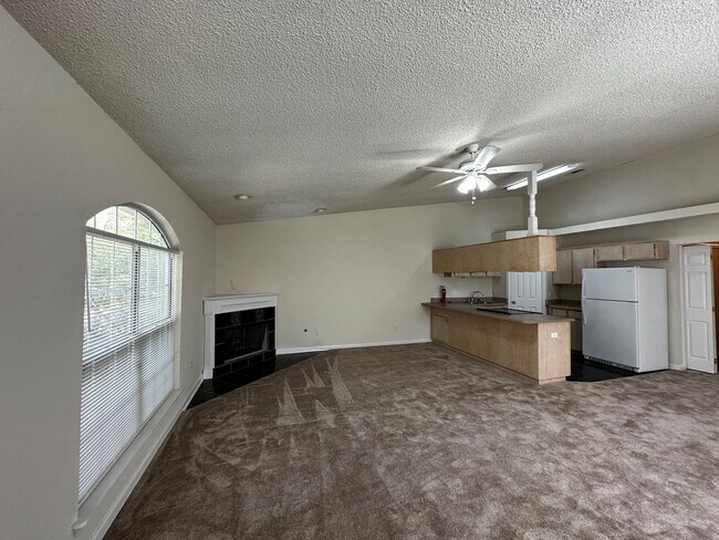 Building Photo - 2405 Silver Palm Lane- Available April 2024