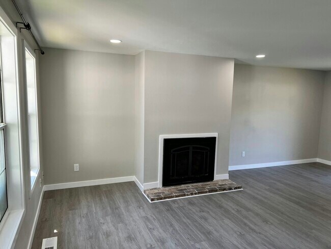 Building Photo - 10284 NE 129th Ln