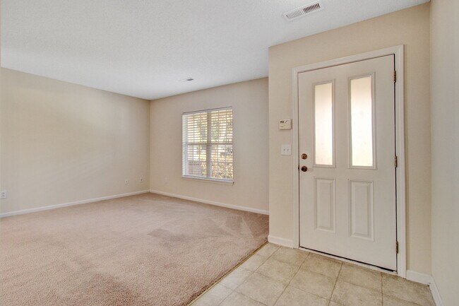 Foto del edificio - 5135 Ballantine Dr