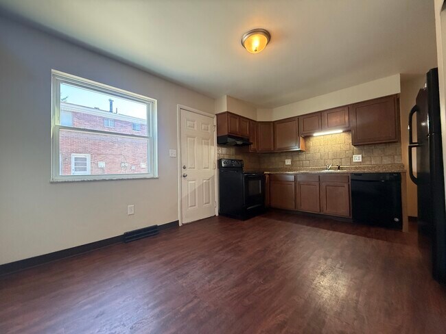 Foto del edificio - 4645 Sandy Lane Rd