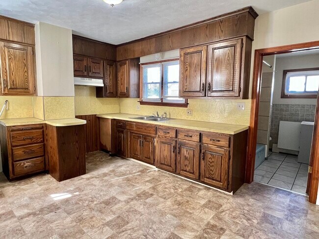 Building Photo - 315 Main St