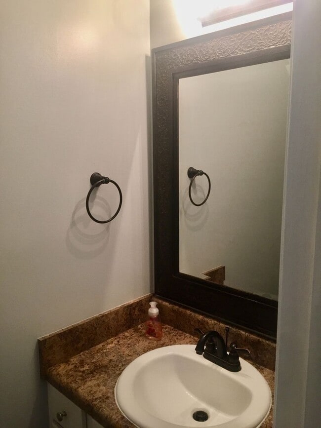 Building Photo - 2708 Blossom Dr