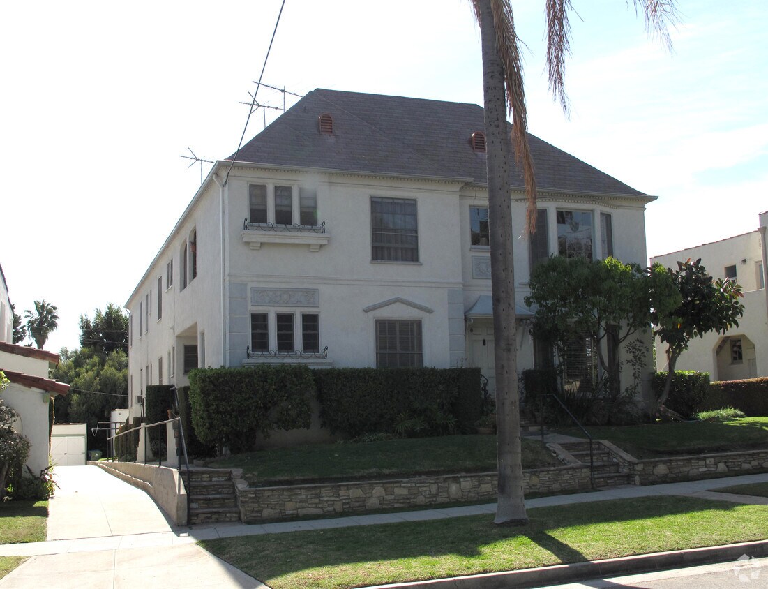 Foto del edificio - 3216 Rowena Ave