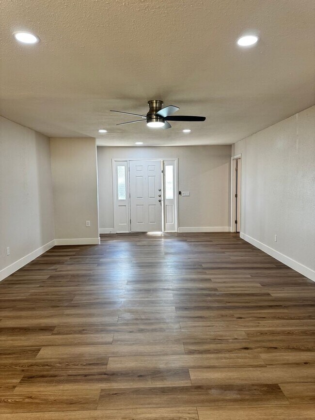 Building Photo - Beautifully Remodeled 3-Bedroom Home