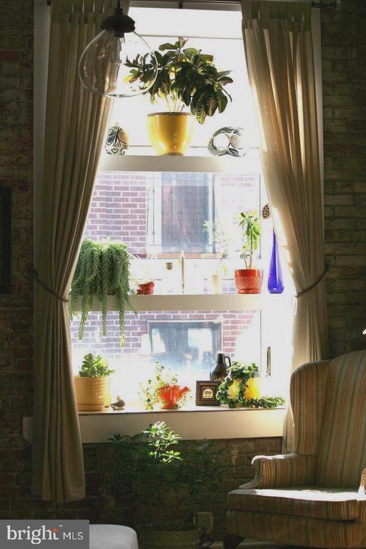 Building Photo - 828 N Hancock St