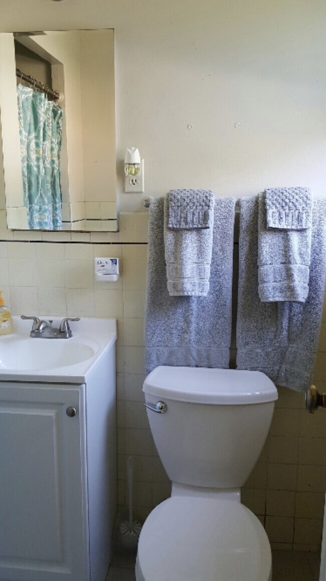 Building Photo - 1 31st St