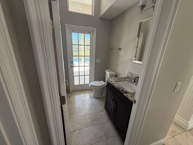 Building Photo - Stunning 4 Bedroom home in Hunters Creek