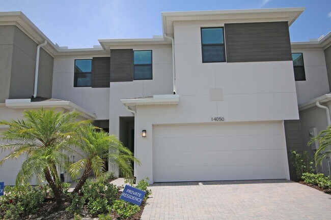 Building Photo - 14050 SW Thorens Dr
