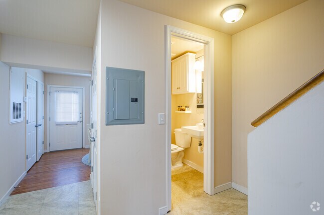 2HAB/1.5BA - Hermitage Manor
